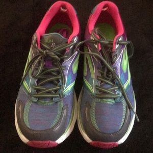 Skechers go run size 8